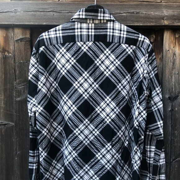 **SOLD** JW Anderson X uniqlo - Picture 3 of 3